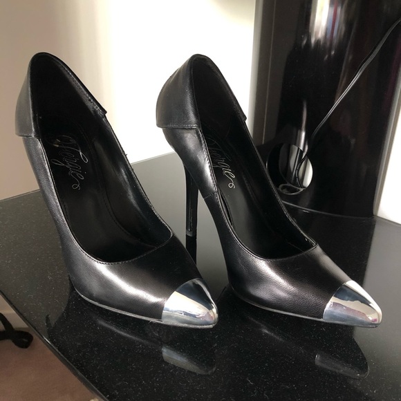 Black pumps - Picture 3 of 3